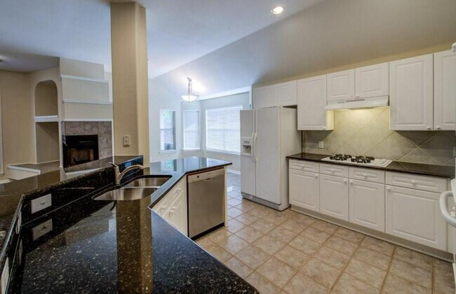 Building Photo - 15013 Cordero Dr