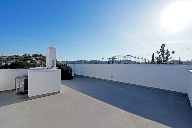 Building Photo - 3282 N Canary Way