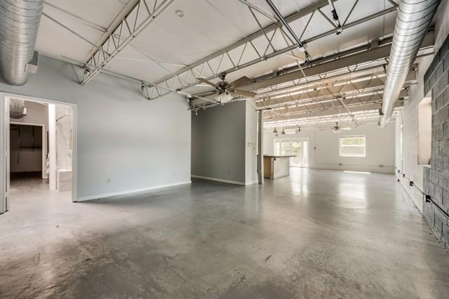 Building Photo - 2700 Live Oak St