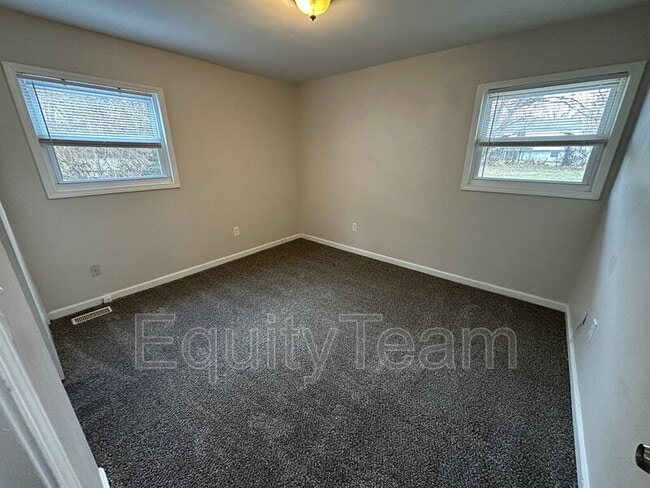 Building Photo - 2498 Schon Dr