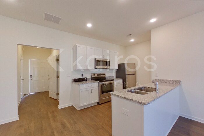 Building Photo - 226 Long Is Dr