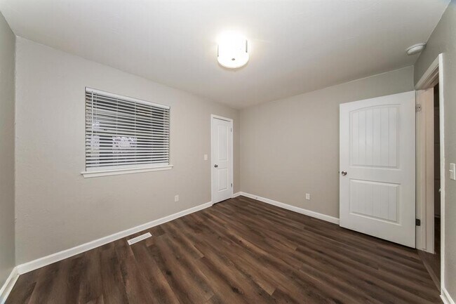 Building Photo - 609 Banner Ave