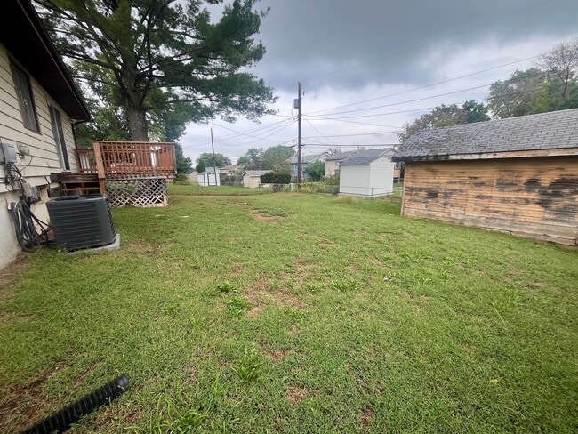 Building Photo - Great Split Entry in LaVista