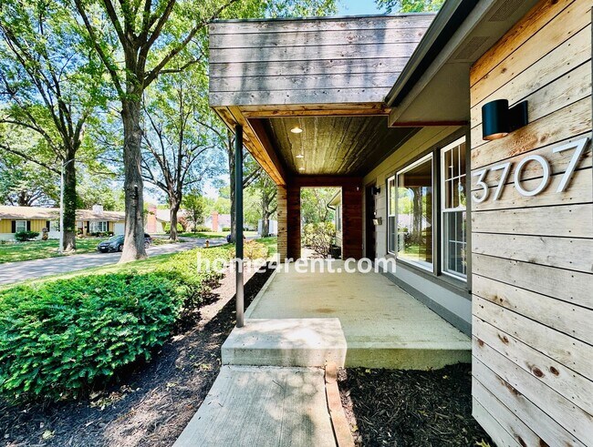 Building Photo - Updated Ranch Style Home in Prairie Villag...