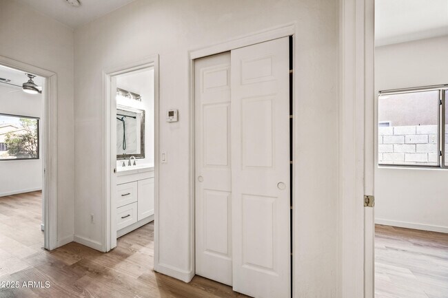 Building Photo - 1704 S 79th Glen