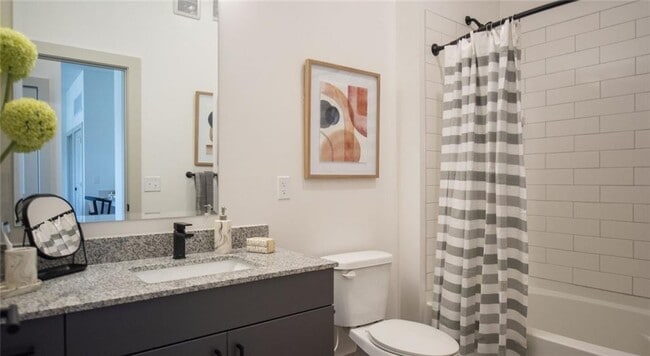 Building Photo - 1000 Rea Dr SW