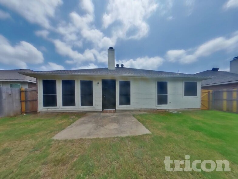 Building Photo - 1116 Monticello Dr