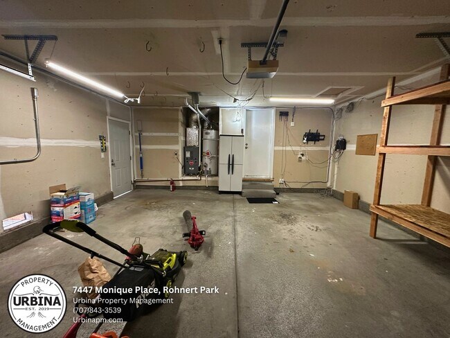 Building Photo - Beautiful 3-Bedroom Home with a Sparkling ...