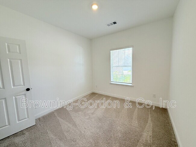 Building Photo - 312 Traywick Pl