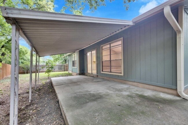 Building Photo - 10307 Rutland Village E