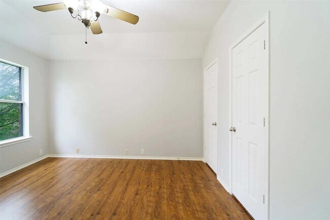 Building Photo - 2813 Ariel Cv