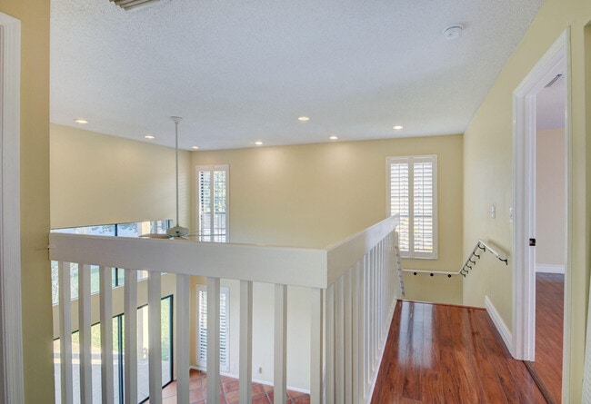 Building Photo - 12561 Shoreside Ln