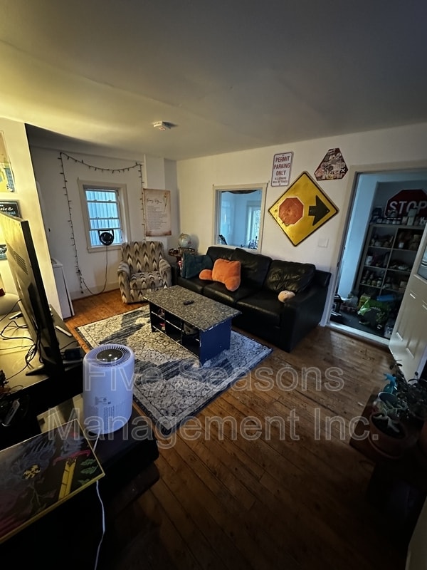 Building Photo - 32 Intervale Ave