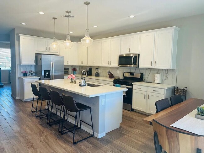 Building Photo - 10965 W Baden St