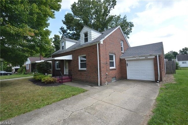 Building Photo - 2339 Renwick Dr