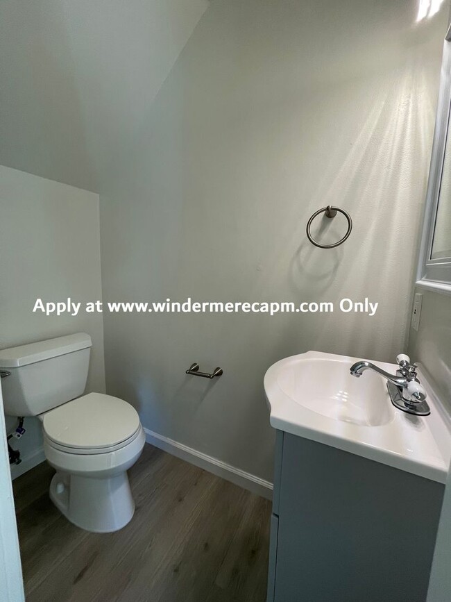 Building Photo - Now available for rent! Newly Remodeled!! ...