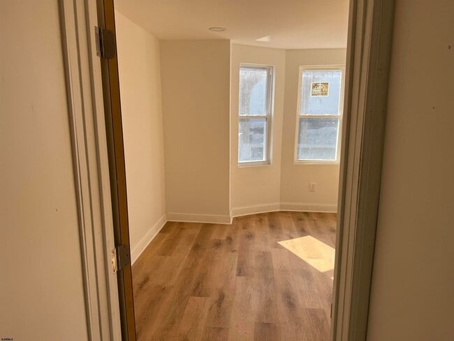 Building Photo - 2417 Pacific Ave