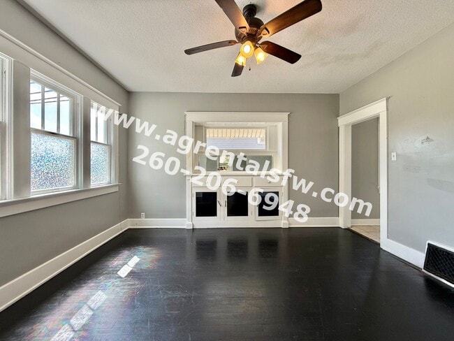 Building Photo - 3 Bedroom House