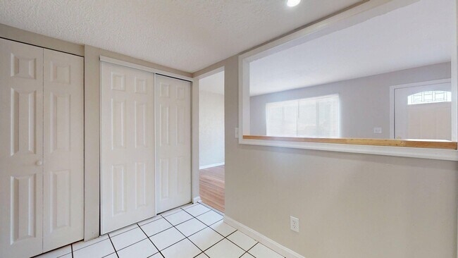 Building Photo - Elyria - fully updated two bedroom townhouse for rent!