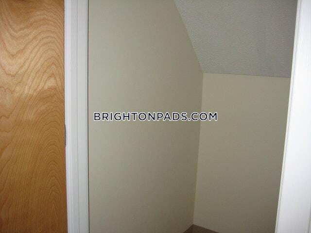 Building Photo - 146 N Beacon St