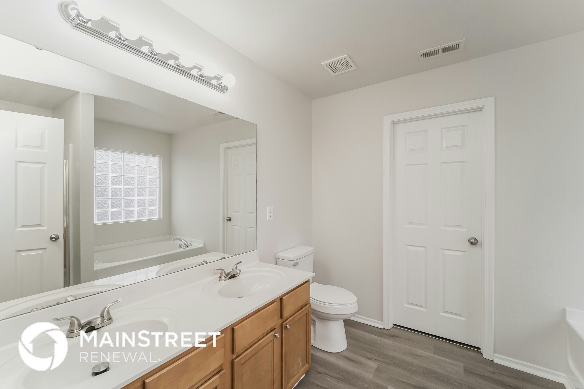 Building Photo - 1054 Black Oak Dr