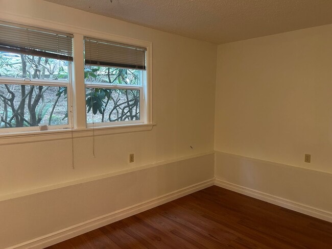 Building Photo - 4 Bedroom Home Near Whatcom Falls