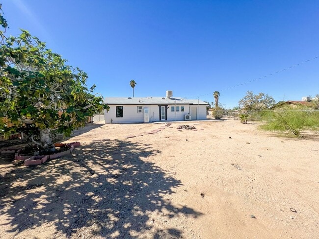Building Photo - A Newly Remodeled 3 Bedroom