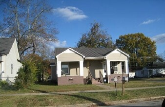 Building Photo - 2001 Walnut Ave