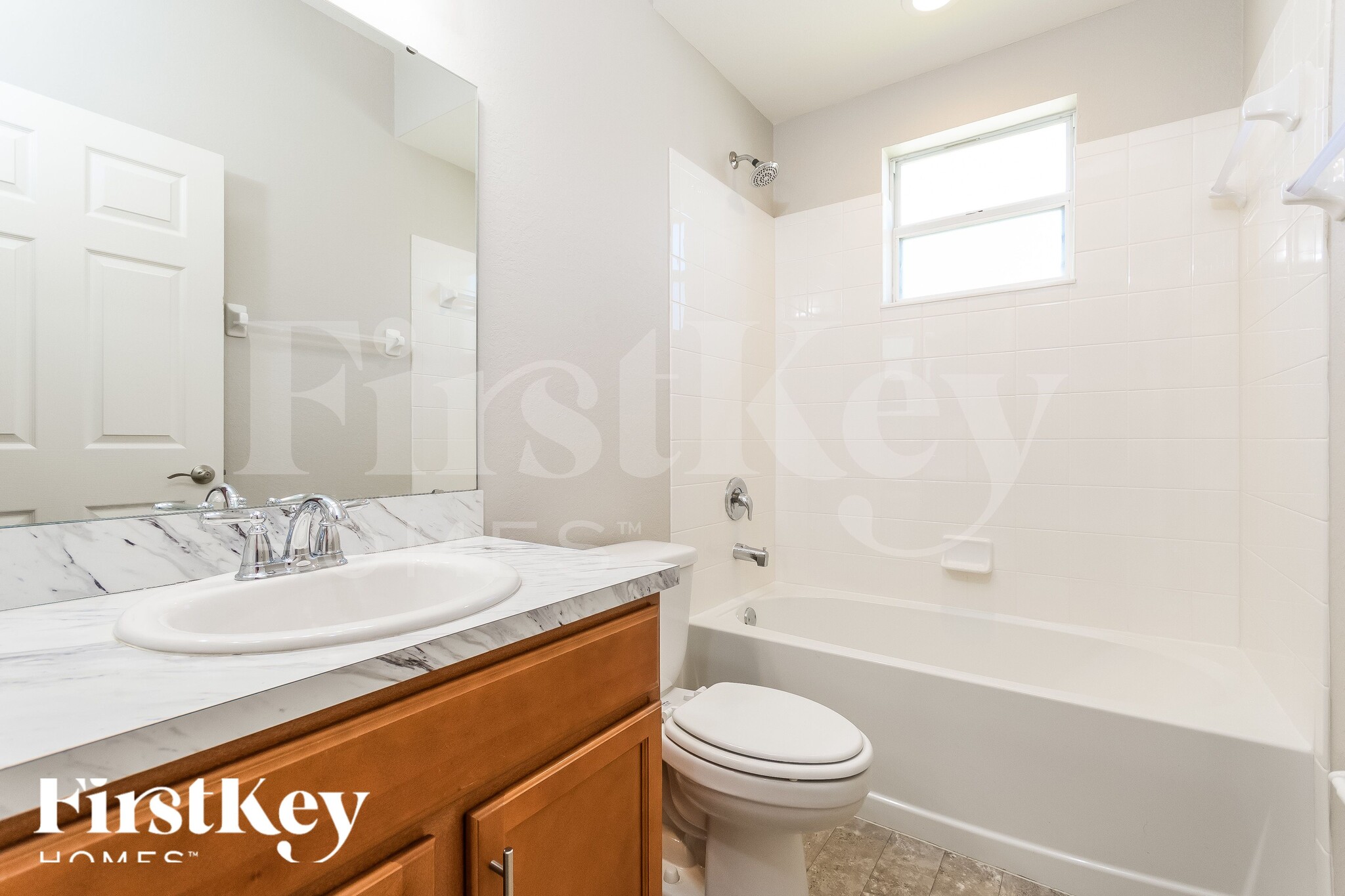 Building Photo - 533 Interlock St