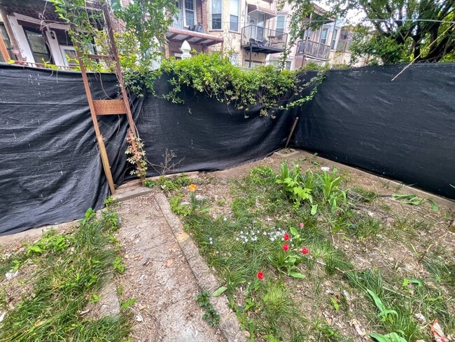 Building Photo - 72-45 60th Ln