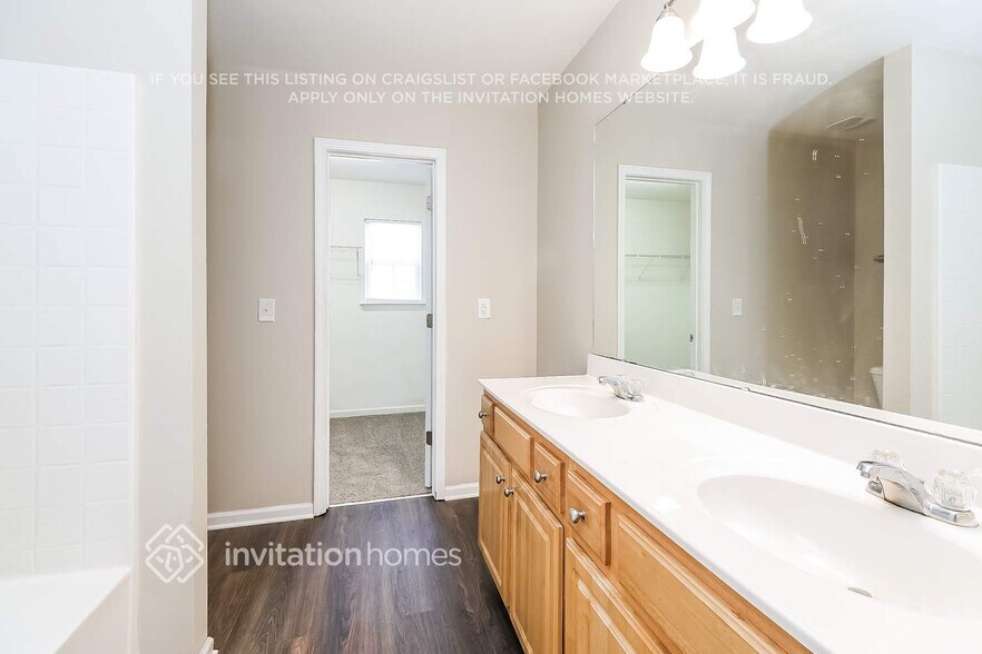 Building Photo - 9409 Dewey Dr