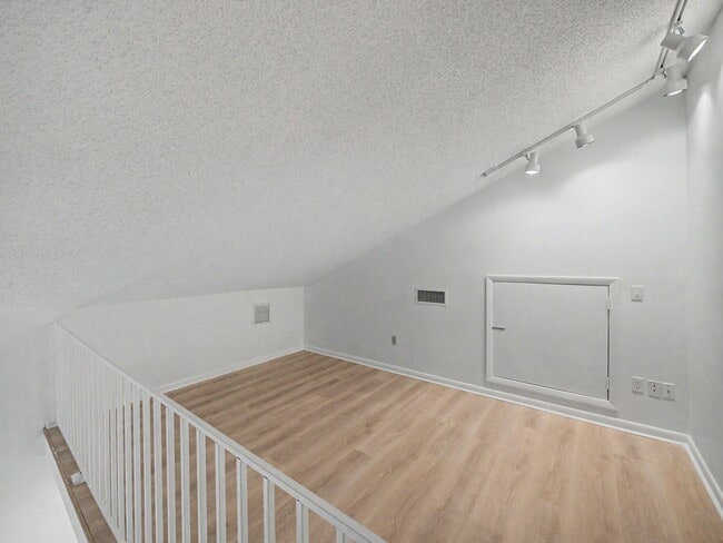 Building Photo - 303 Leeward Dr