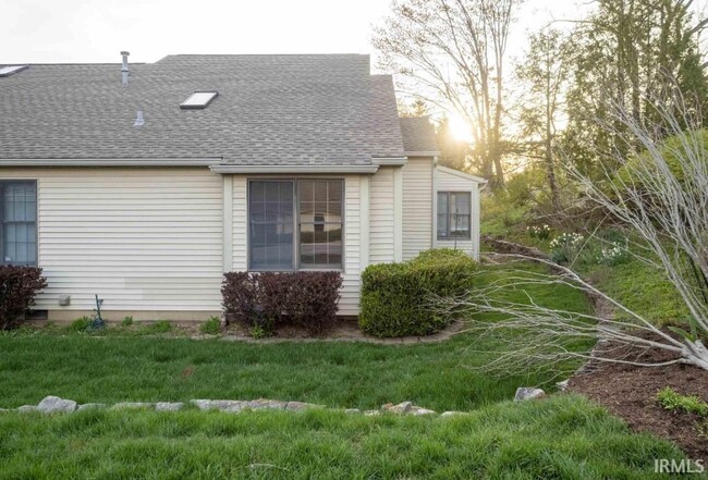 Building Photo - 2202 E Cape Cod Dr