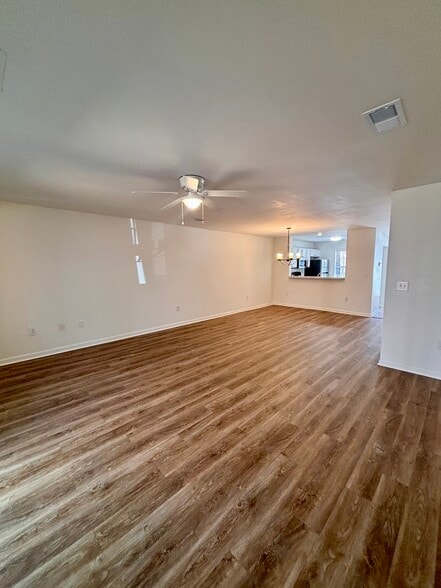 Building Photo - 1116 Island Club Dr