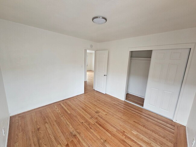 Building Photo - Cozy 2-Bed Oakland Apartment: San Leandro ...