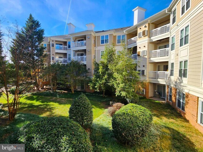 Building Photo - 2204 Westcourt Ln