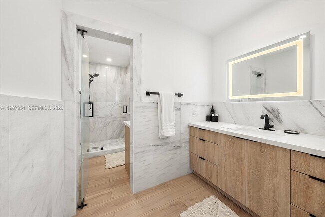 Building Photo - 424 Alamanda Dr