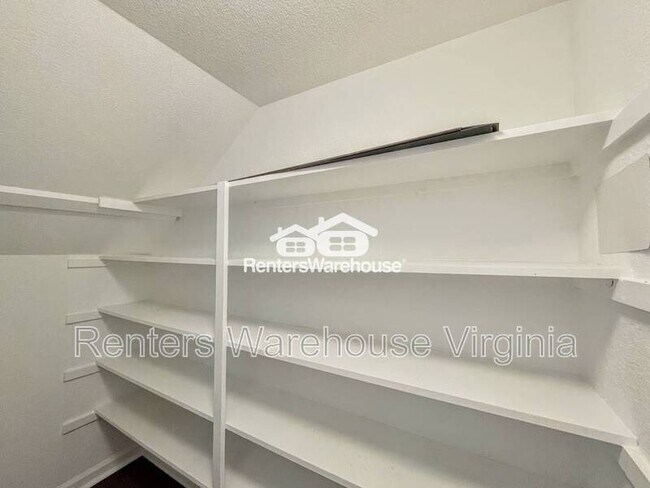 Building Photo - 1713 Dresdon Ln