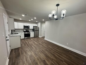 Building Photo - 305 N 4th St