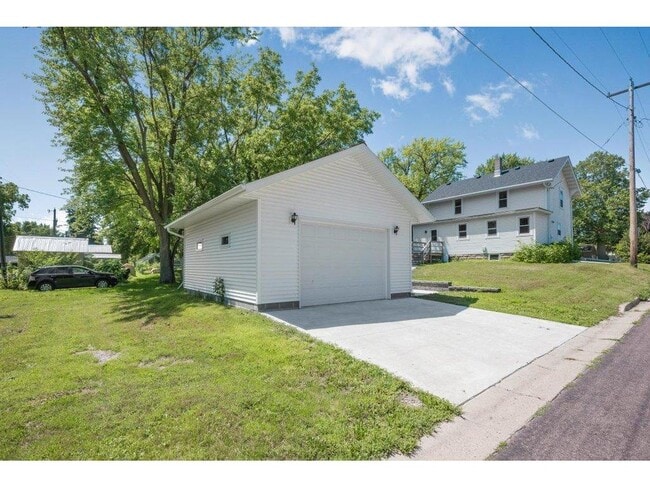 Building Photo - 857 Bradley Ave