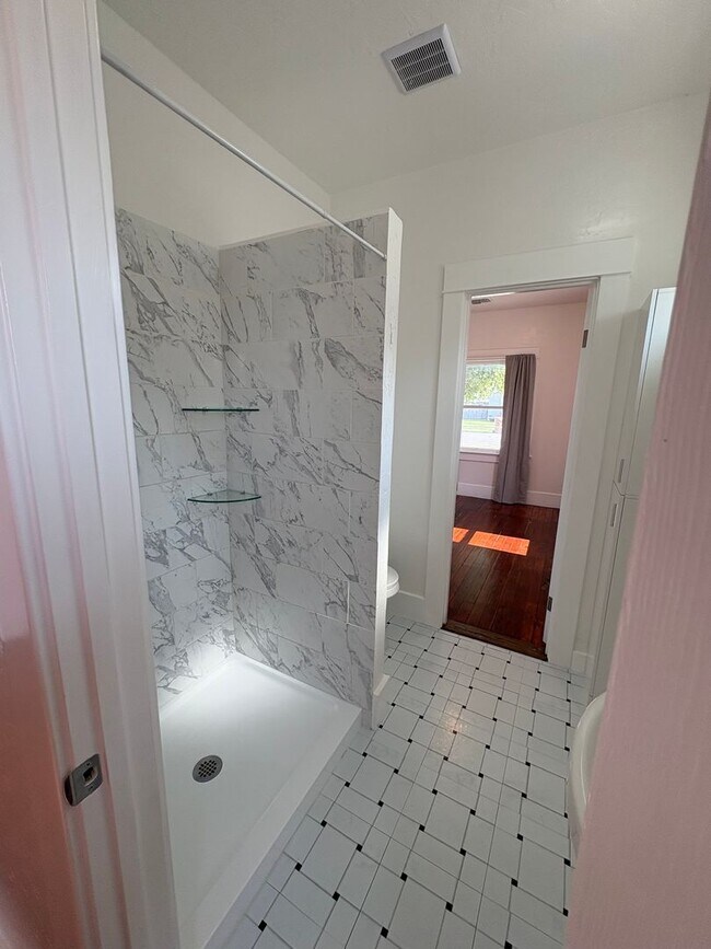 Building Photo - Gorgeous 4 bedroom with HUGE Lot in Colton...