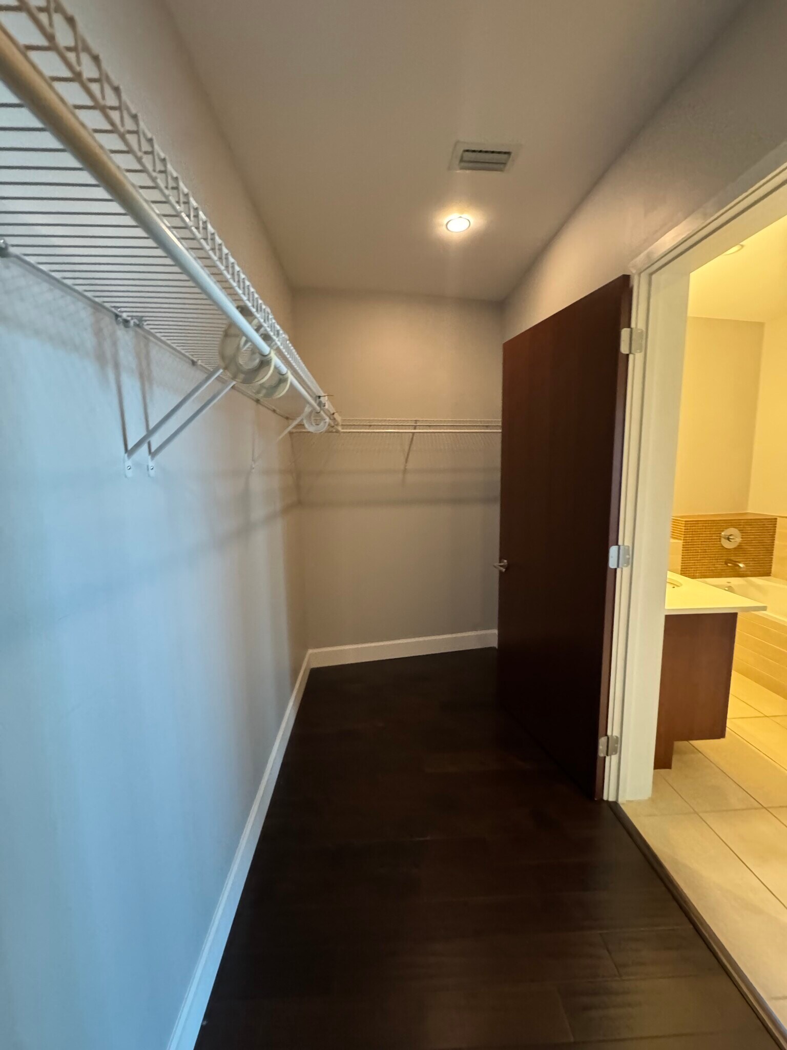 Building Photo - 912 Channelside Dr