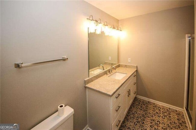 Building Photo - 121 Stoneforest Dr