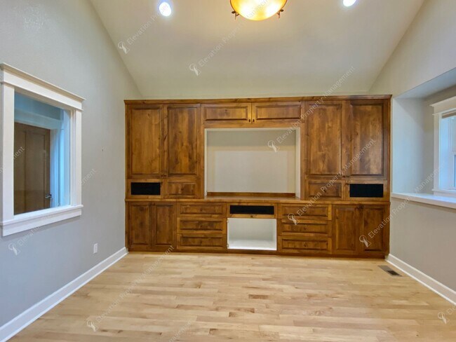 Building Photo - Northwest Crossing Gem! Bonus Office and F...