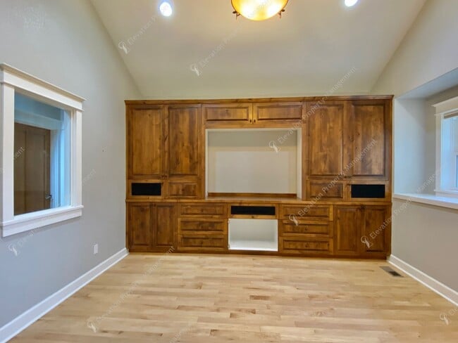 Building Photo - Northwest Crossing Gem! Bonus Office and Family Room