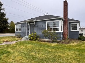 Building Photo - 1002 S 12th St