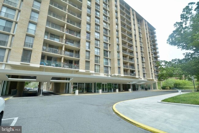 Building Photo - Bright 1BR 1B Condo | All Utilities Included | Arlington