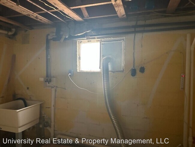 Building Photo - 2 br, 1 bath House - 4401 Walker Blvd