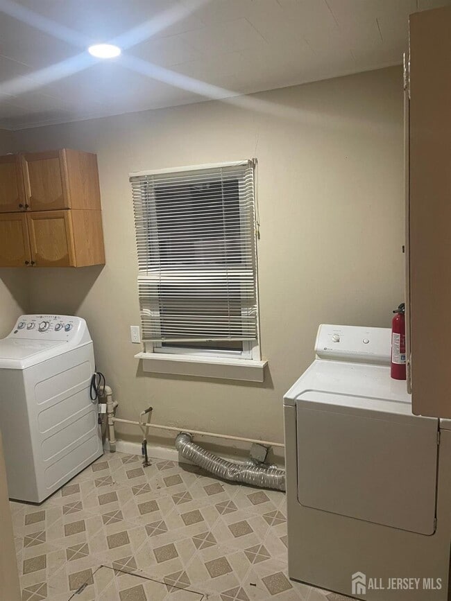 Building Photo - 1515 Thomas Ave