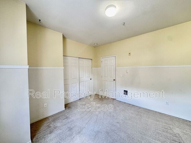 Building Photo - 1800 NE 40th St